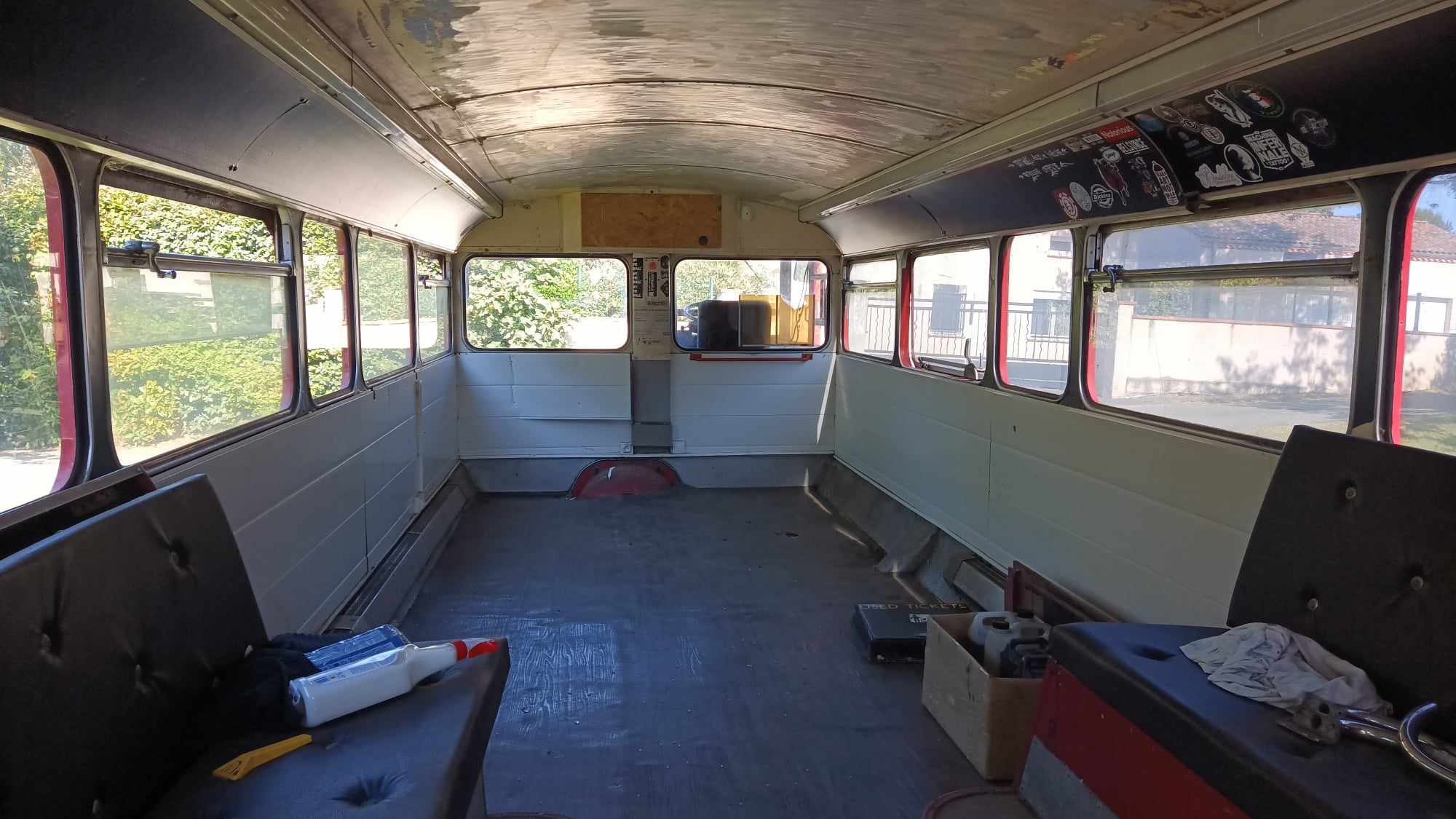 Le petite bus en bas