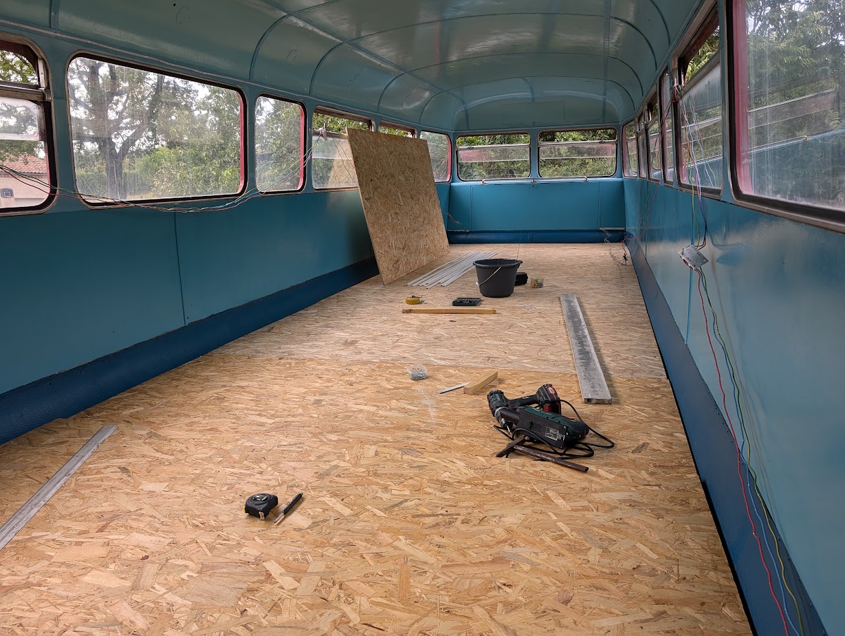 Le petite bus en haut