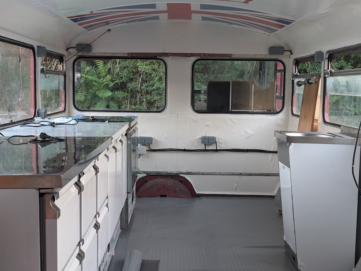 Le petite bus en bas