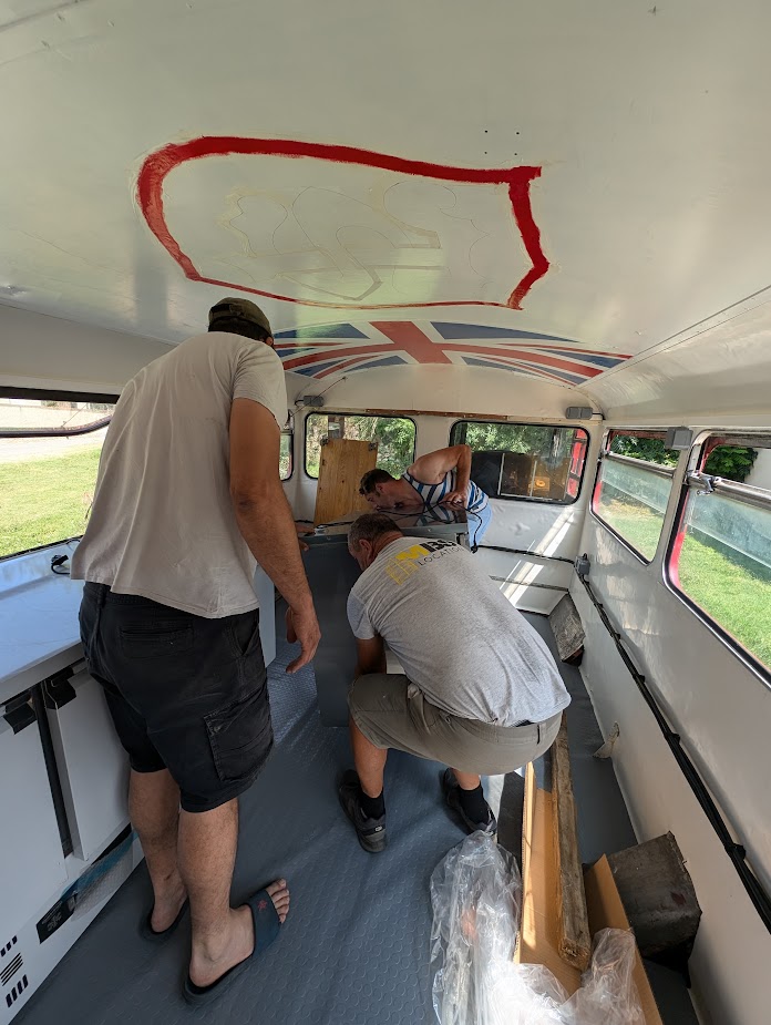 Le petite bus en bas