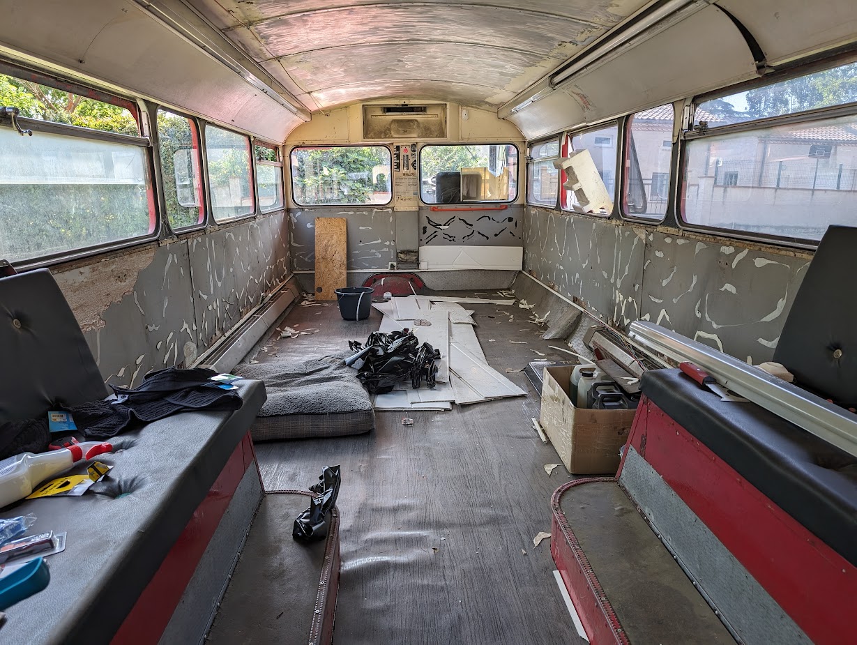 Le petite bus en bas