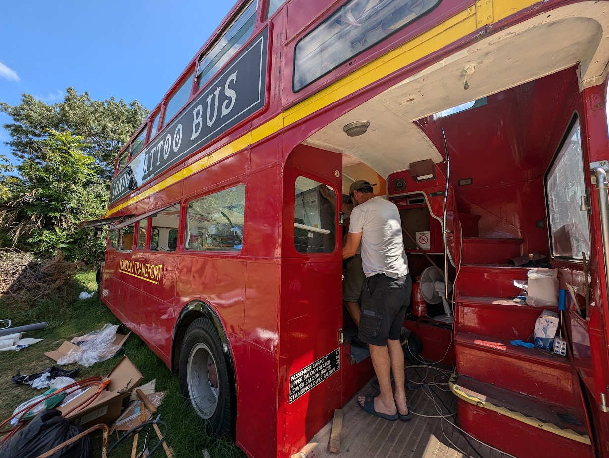 Le petite bus en bas