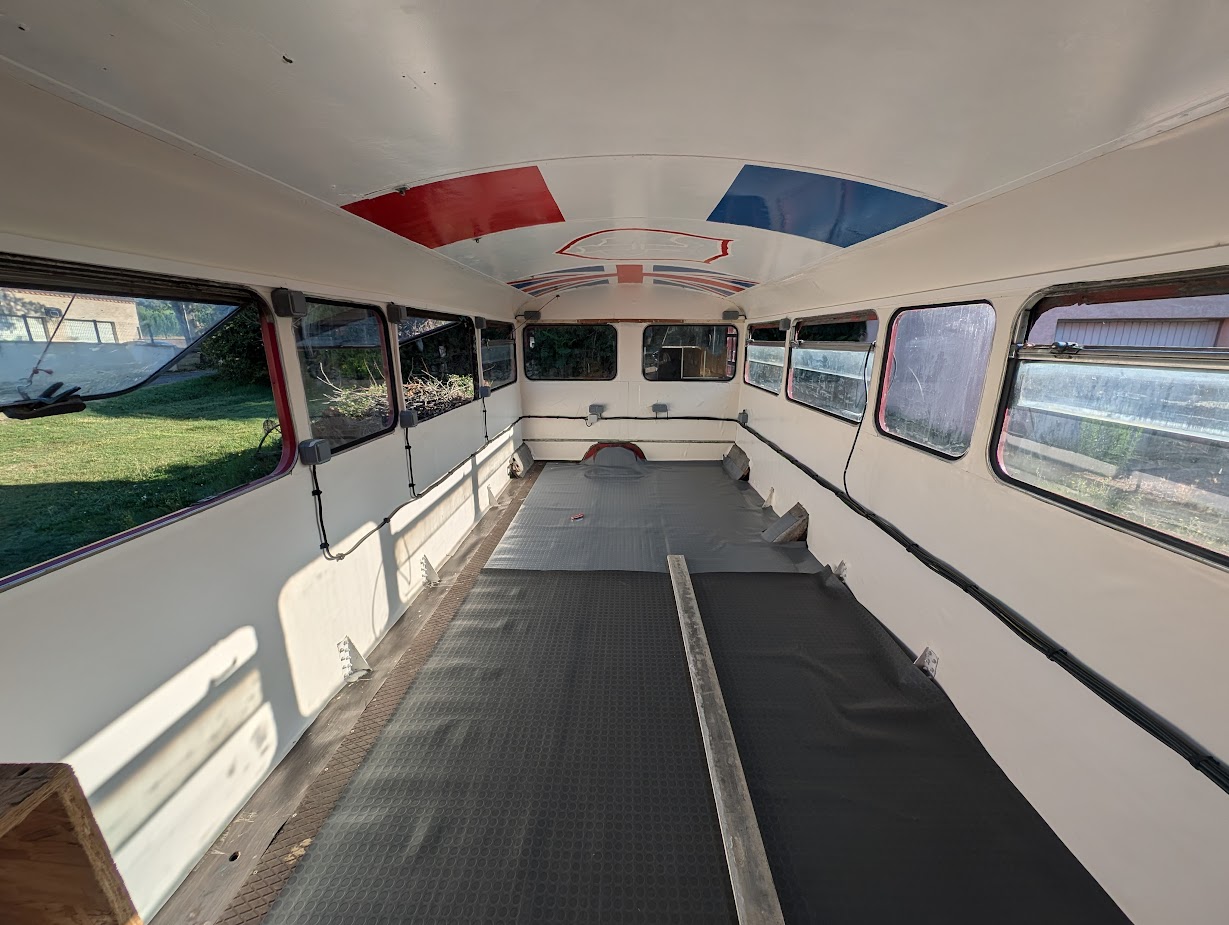 Le petite bus en bas