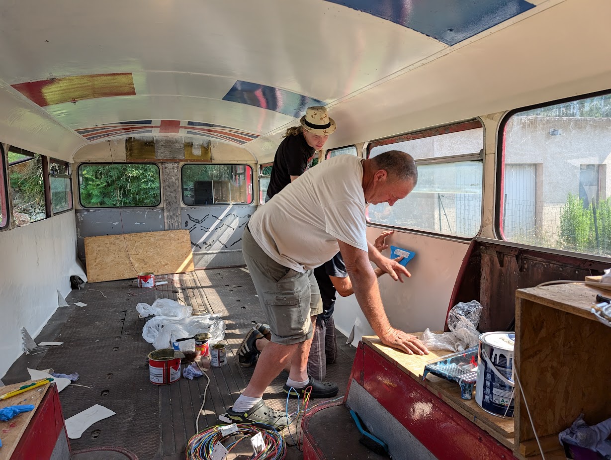 Le petite bus en bas