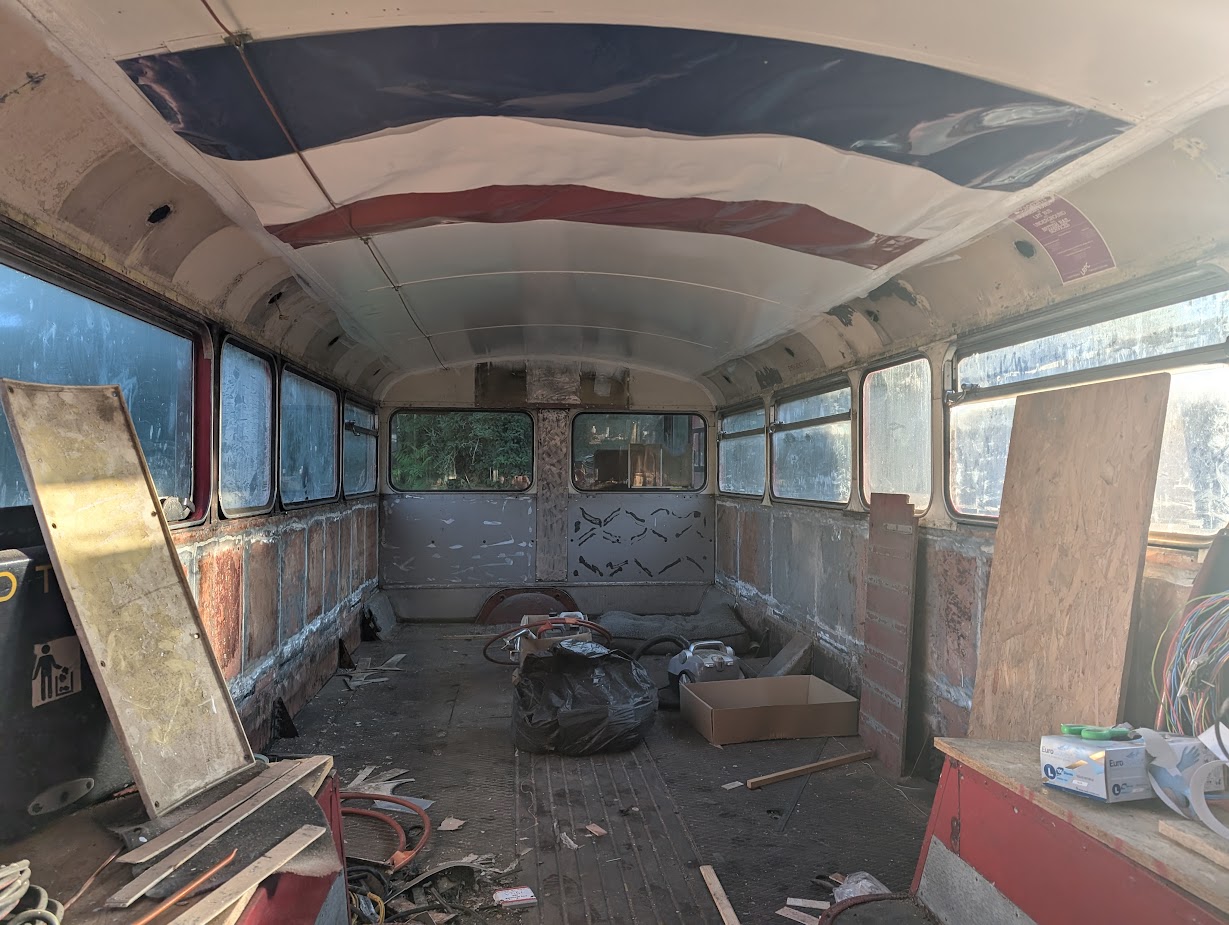 Le petite bus en bas