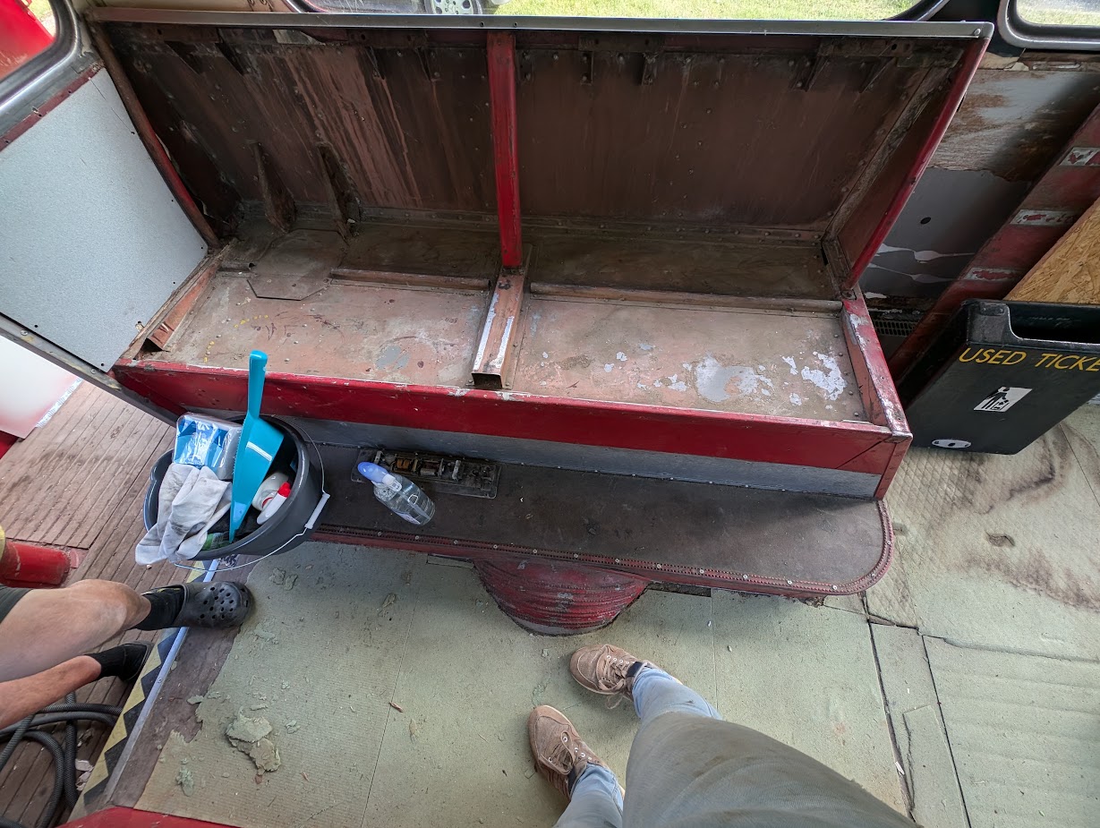 Le petite bus en bas